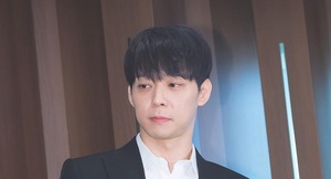 [이슈종합] ‘소속사와 분쟁’ 박유천, 팬미팅 강행? 포스터-가격 공개