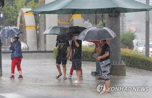 [오늘 날씨] 전국에 많은 비…호우 위기경보 &apos;경계&apos;·중대본 2단계로 격상