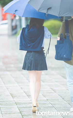 [HD포토] 레드벨벳(Red Velvet) 웬디, ‘날씬한 허리때문에 접어서 입은 스커트’ (웬디의 영스트리트 출근길)