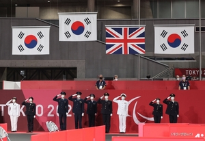 "태극기 세 개 동시에 올라가"…문재인 대통령, 도쿄 패럴림픽 탁구-사격 메달에 축전