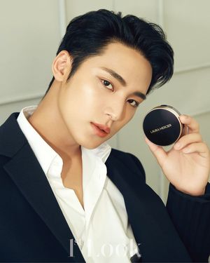 세븐틴 민규, 뷰티 화보까지 완벽 소화… 다이아몬드처럼 빛나는 피부 [화보]