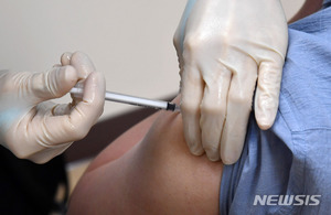 부산 모 병원, 유통기한 지난 화이자 백신 접종…8명 중 2명 몸살 호소