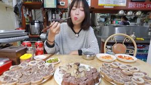 "처음 먹어보는 맛"…유튜버 쯔양, 막창순대 8인분+국밥 먹방 도전