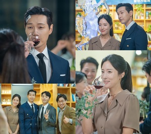 &apos;신사와 아가씨&apos; 지현우-왕빛나, 절친 케미부터 핑크빛 기류까지, 꿀이 뚝뚝 떨어지는 눈빛의 두 사람에 궁금증 UP