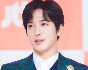 씨엔블루(CNBLUE) 정용화, 차기작은 ‘밑도 끝도 없이 너다’? FNC 측 “확정된 거 없어” (공식)