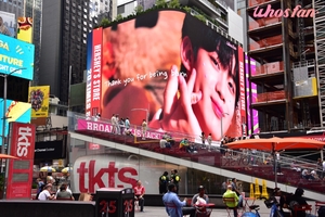 위아이 김요한, NY 타임스퀘어 생일 광고…&apos;매혹적 비주얼&apos; 시선 집중