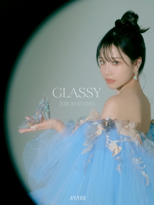 조유리, 10월 7일 ‘GLASSY’ 발매… ‘몽환X신비’ 콘셉트 포스터 공개 “비주얼 정점”
