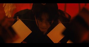 우즈(조승연), 새 타이틀곡 &apos;WAITING&apos; M/V 티저 공개…치명적 퇴폐미