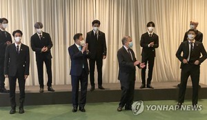 탁현민, 방탄소년단 열정페이 논란에 "새빨간 거짓말…7억원대 정산"