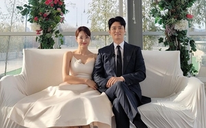 “오래오래 함께 해요”…소이현, 남편 인교진과 결혼 7주년 자축