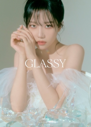 조유리, 첫 번째 싱글 앨범 ‘GLASSY’, 선주문 5만 장 돌파! 글로벌 파워 ‘기대 UP’