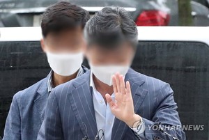 윤석열 부인 김건희 &apos;주가조작&apos; 의혹 관련자 1명 영장심사…1명 잠적