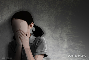 부모 버림받은 10세 친손녀 4년간 강간·촬영 70대, 징역 17년 선고