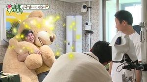 ‘미운우리새끼’ 임원희의 생일을 맞아 그의 집을 찾은 최진혁&정석용…“너무 큰데?” (2)