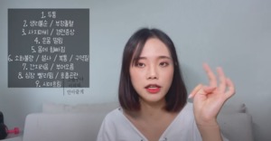 "너무 무섭다" 모더나 1차 접종 후 &apos;사지마비&apos; 온 유튜버 