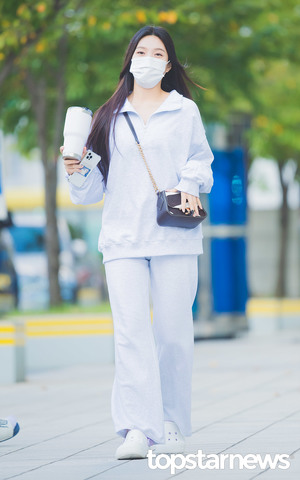 [HD포토] 레드벨벳(Red Velvet) 조이, ‘출근길과 상반된 화이트 퇴근길 패션’ (SBS TV 동물농장 퇴근길)