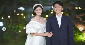 이현이, 9주년 결혼기념일 리마인드 웨딩 화보 공개…"고마워 사랑해"