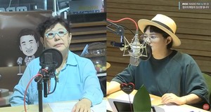 양희은, 김신영 라디오 10주년 축하 재조명…"어버이날 선물도 받아"