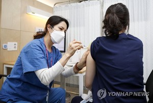 얀센백신 접종자→50대까지, 11월 &apos;부스터샷&apos; 접종…예약 언제부터?