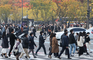 [오늘 전국 날씨] 쌀쌀한 가을아침…인천·경기·충남 밤부터 &apos;비&apos;