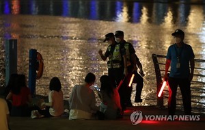 서울 한강공원, &apos;위드 코로나&apos;로 8일부터 야간 음주 허용