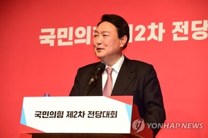 국민의힘 당원 윤석열에 58%, 홍준표에 35%…여론조사 지지율은 윤석열 38%, 홍준표 48%