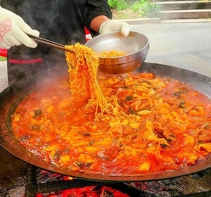 ‘생방송투데이-리얼맛집’ 가평 솥뚜껑 닭볶음탕 위치는? 소등심-삼겹살-오리훈제구이 무한리필 패키지까지…