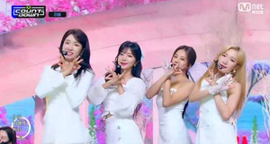 ‘엠카’ 라붐(LABOUM) 솔빈-소연, 눈부신 미모의 ‘엔딩 요정’…‘Kiss Kiss’로 팬사랑 입증