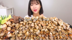 “오래 먹으면 7시간 먹어”…유튜버 쯔양, 곱창 7kg 먹방 공개