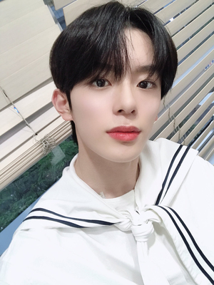 베리베리(VERIVERY) 강민, &apos;흑발 박제 남자 아이돌&apos; 1위 선정…2위 영훈‧3위 아이엔