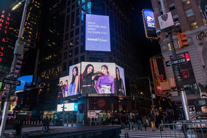 뉴욕 타임스퀘어에 나타난 브레이브걸스(BraveGirls), 한복 세계화에 앞장선다