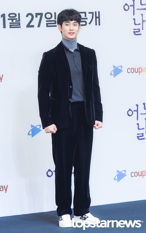 [HD포토] 김수현, ‘오랜만의 포토타임에 꼭 쥔 주먹’ (어느 날 제작발표회)