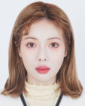 ‘이던♥’ 가수 현아, 여권 사진 공개→완벽 비주얼 눈길