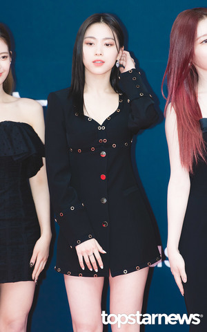 [HD포토] 있지(ITZY) 류진, ‘도도하게 머리 넘기며’ (2021 MAMA 레드카펫)