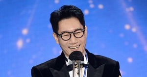 ‘2021 SBS 연예대상’ 지석진, 대상 아닌 명예사원상 수상…시청자 반응?