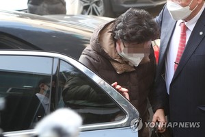 윤석열 장모 &apos;통장 잔고증명 위조&apos;도 유죄 징역 1년 선고…법정 구속은 면해