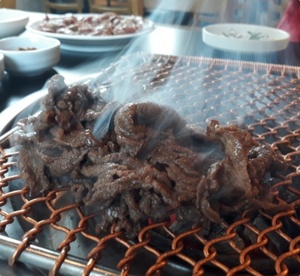 ‘생방송투데이-고수뎐’ 광양불고기 맛집, “맛있는 녀석들, 한국인의 밥상 그 곳”…‘대박신화’ 모란민속5일장 ‘춤추는 칼국수’ 위치는?