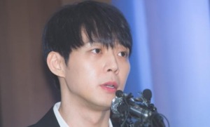 갈등 계속…박유천 소속사 대표 ‘해임 금지 가처분’ 기각