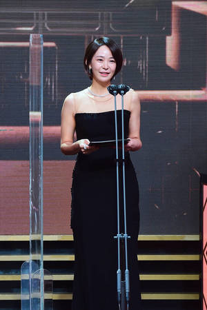 [HD포토] 심이영, ‘일일연속극 최우수연기상 시상하러 왔어요’ (2021 MBC 연기대상)