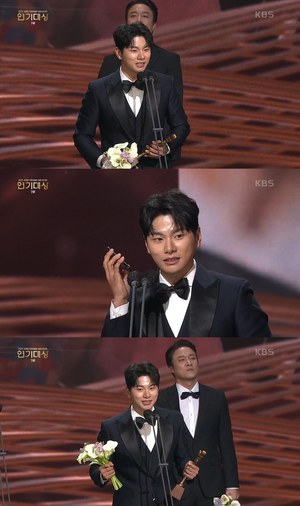 이이경, KBS 연기대상 ‘조연상’ 품에 안았다 ‘데뷔 10년 만에 첫 수상에 눈물’