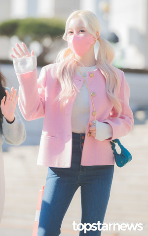 [HD포토] 우주소녀(WJSN) 쪼꼬미 다영, ‘핑크도 패셔너블하게’ (정은지의 가요광장 출근길)
