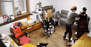 80대 치매 노인 무차별 폭행한 요양보호사…충격적인 CCTV