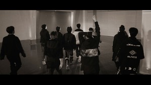 트레저, 다크 카리스마 ‘폭발’…컴백 타이틀곡 ‘직진’ 비주얼 필름 최초 공개