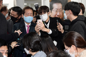 홍준표, &apos;신천지 윤석열 지원설&apos;에 "경선 직후 알았다"