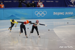 최민정, 쇼트트랙 1,000ｍ 은메달…레이스 후 눈물 펑펑