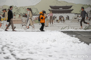 [내일 전국 날씨] 강원도 대설예비특보에 곳곳 눈·비…기온은 온화