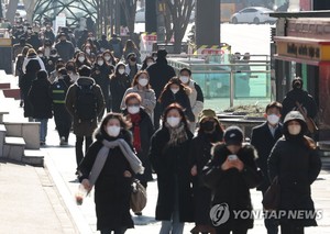 정부 "(코로나19) 팬데믹에서 엔데믹 전환 과정"…현재 치명률 0.13%, 60세 이하는 0%