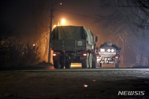 우크라이나 동부서 정부군과 친러시아 반군 교전, 방송국·발전소 폭격…"외신기자도 공격"