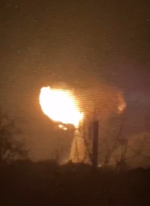 [러시아 우크라이나 침공] 키예프 인근 유류 터미널, 러 공격에 폭발…제2도시 가스관도 폭파 "핵 공격과 유사한 폭발 규모"