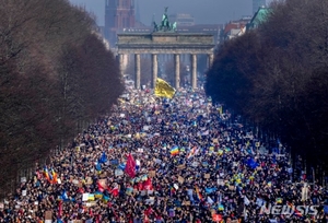 "유럽 반(反)러 결집" 독일→스페인, 러시아-우크라이나 전쟁 반대 대규모 시위